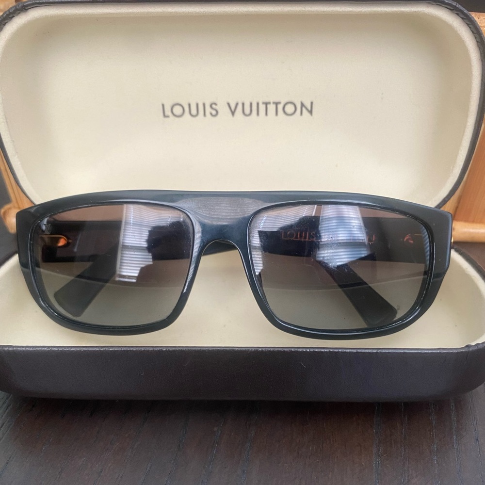 Louis Vuitton Sunglasses - Picture 3 of 3